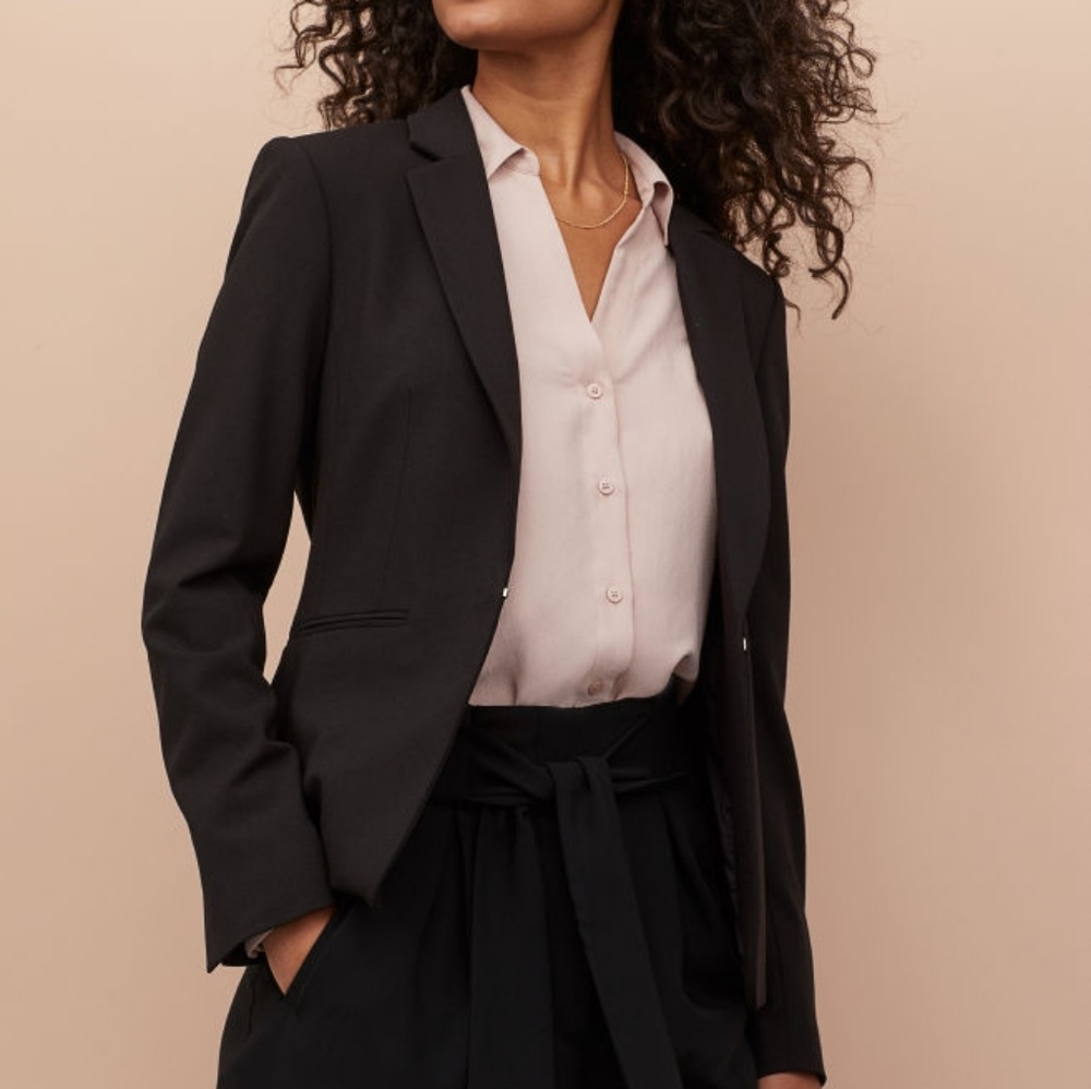 Fitted black blazer